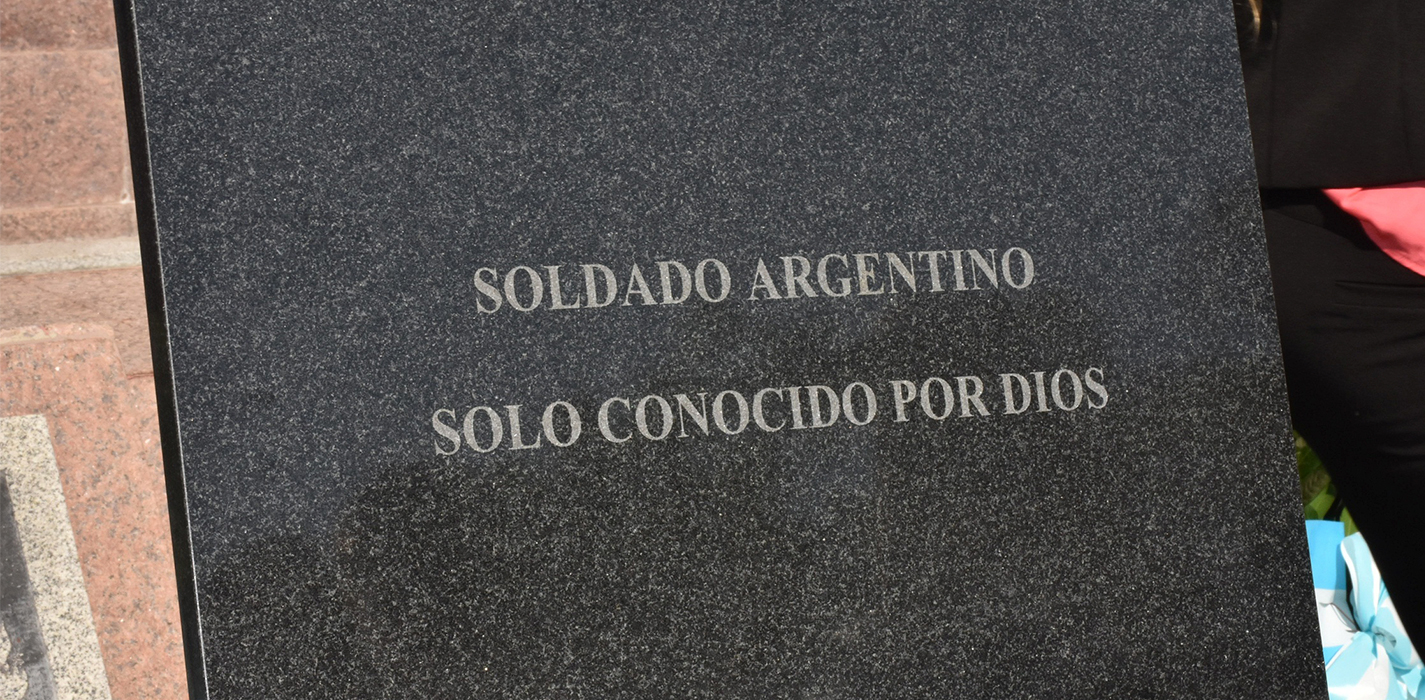 Malvinas: Cómo siguen los trabajos por reconocer los restos de los caídos Ya son 113 los